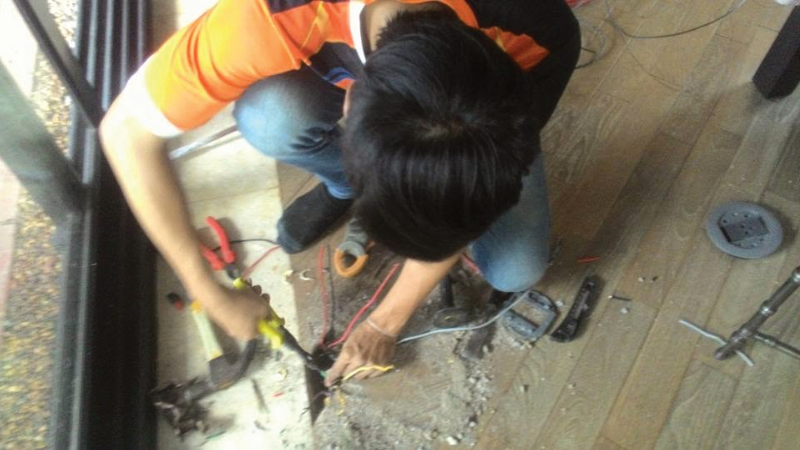 ใช้เครื่องมือวัดทางไฟฟ้าเข้ามาช่วยตรวจสอบ เพื่อจำกัดขอบเขตการค้นหาปัญหาให้แคบลงอย่างแม่นยำ โดยอาศัยทั้งผลการวัด ประสบการณ์ และการวิเคราะห์