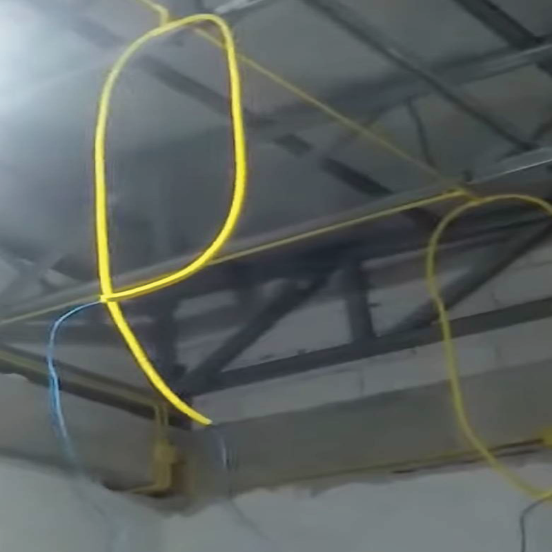 เดินท่อร้อยสายไฟสำหรับติดตั้งโคมไฟระย้า