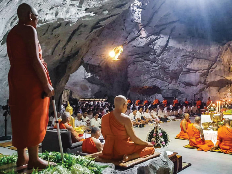วัดเขาวงถ้ำนารายณ์ สระบุรี